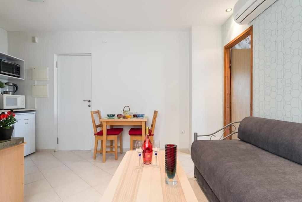 Sea Apartment *